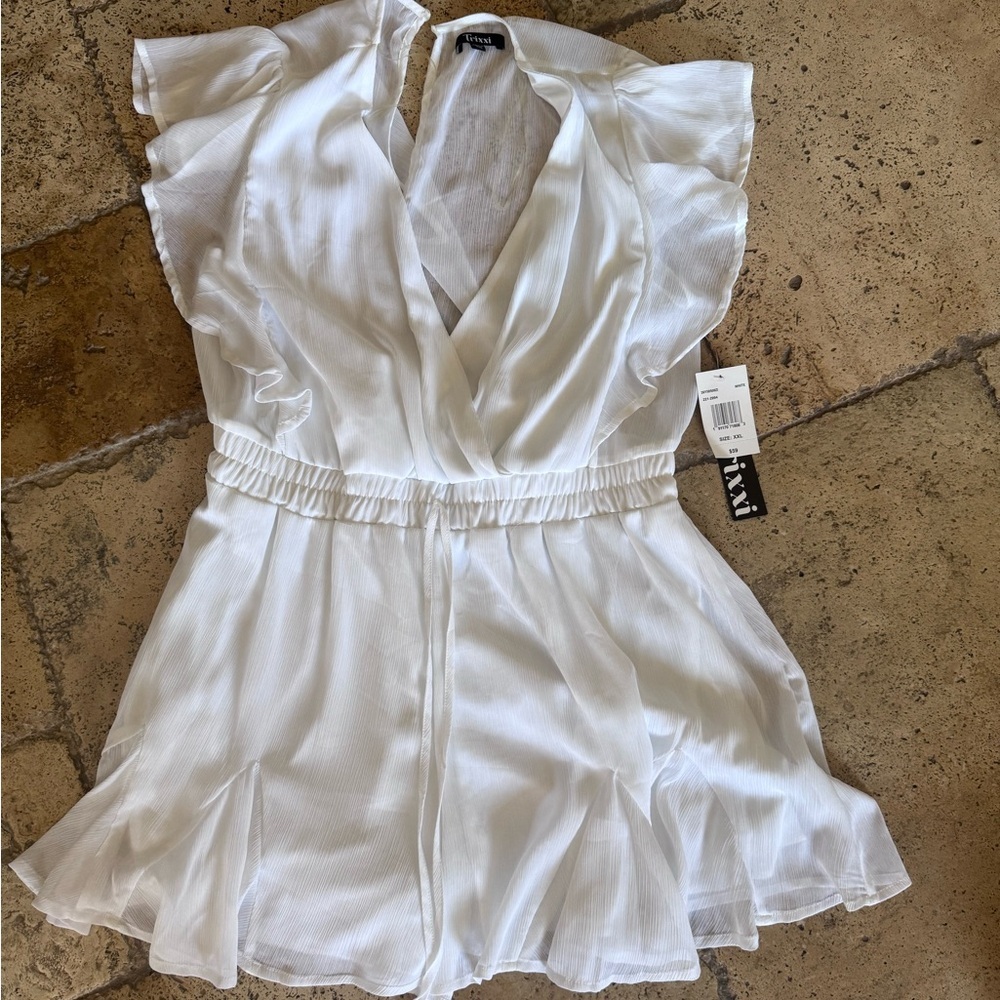 NWT Trixxi White Ruffled Romper Size XXL
@8